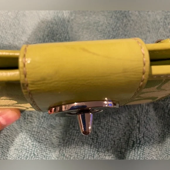 Coach Signature Wallet - Picture 15 of 15